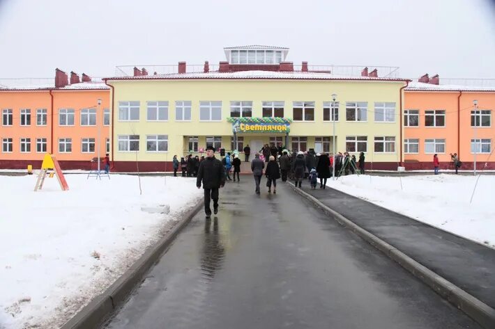 Погода в камешково на неделю владимирская. Детский сад Светлячок Камешково. Детский садик Светлячок Камешково. Город Камешково Владимирской области. Новая школа в Камешково.