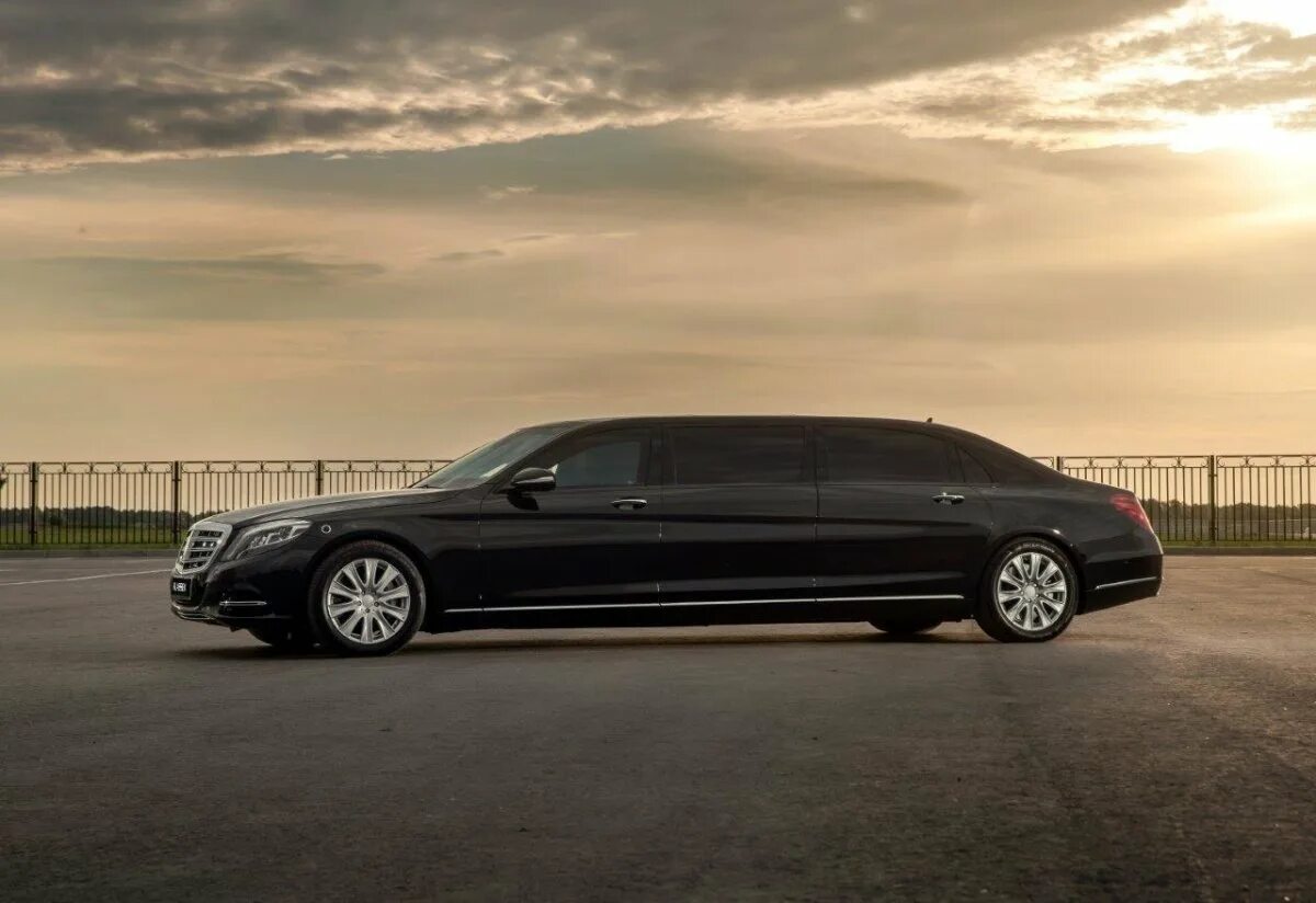 Удлинены мерседес. Mercedes Benz Maybach s650. Мерседес 221 Пульман. Майбах Пульман. Мерседес Пульман 222.