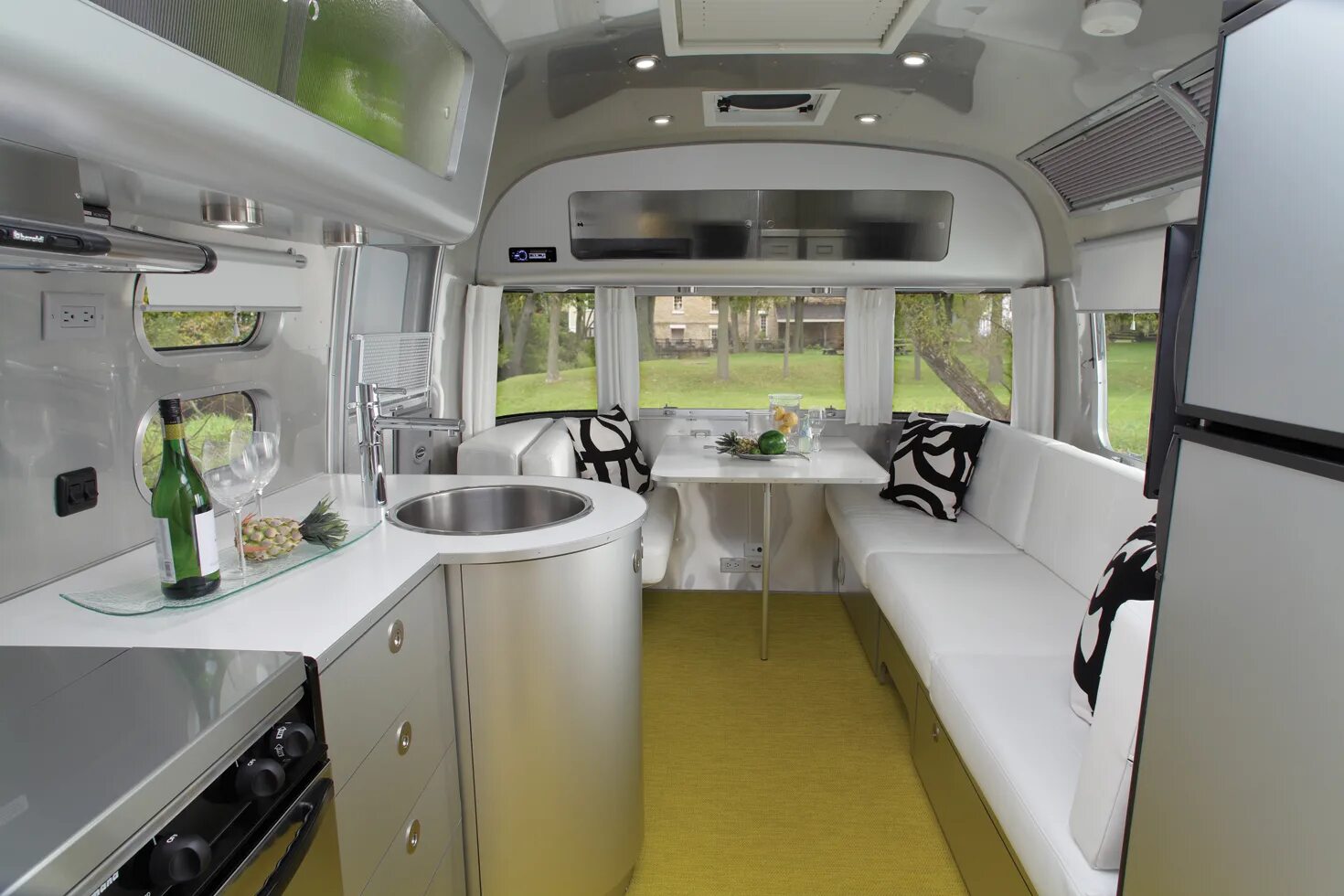 Автодом Airstream. Автодом Airstream 2020. Автодом Airstream планировка. Автодом Pan American Airstream. Трейлер на колесах купить