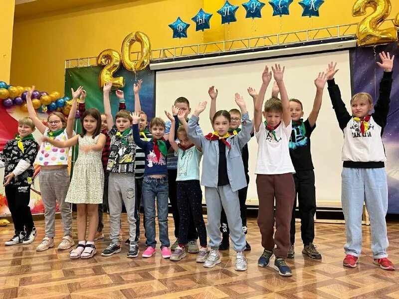 орлёнок детский лагерь. школьники младших классов. учитель английского языка. школа марьино каникулы. праздник прощание с букварем 1 класс.
