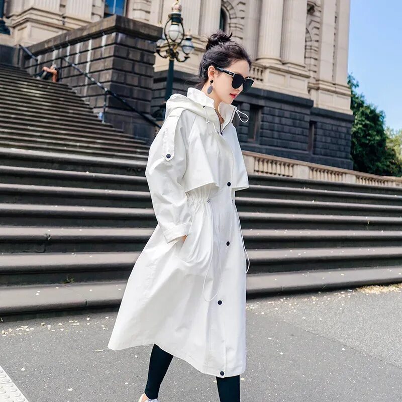 Белый тренч burberry. Белый длинный плащ. Белый кожаный тренч. Тренчкот женский белый. Удлиненный плащ.