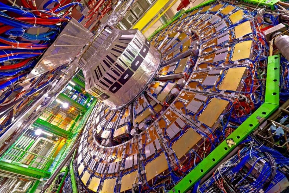 Ускоритель атомных частиц. Большой адронный коллайдер ЦЕРН. Швейцария ЦЕРН коллайдер. Адронный коллайдер в Швейцарии. Адронный коллайдер 2022.