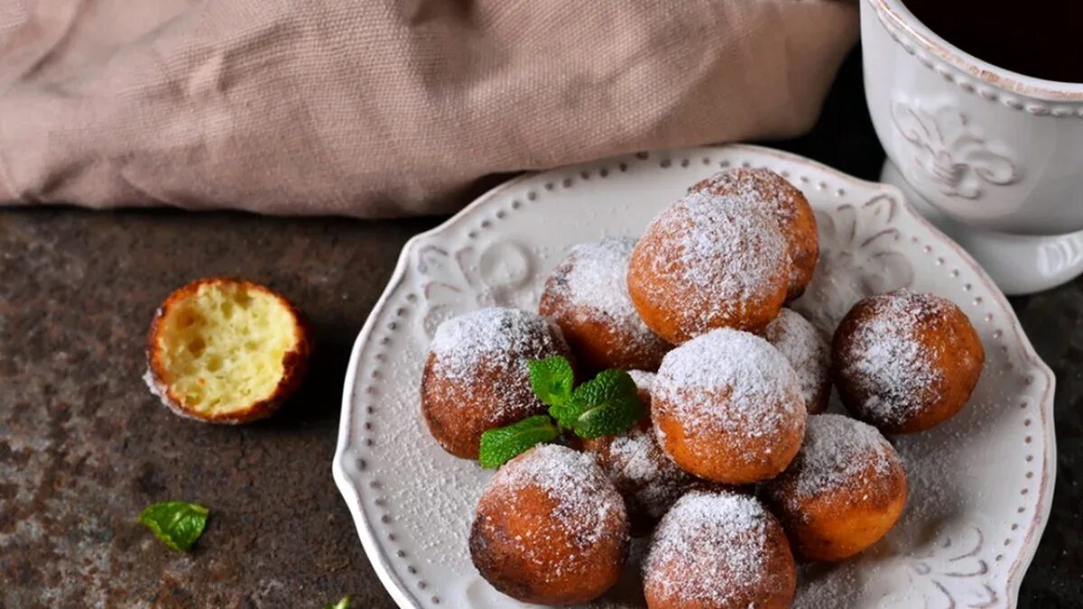 Творожные пончики. Творожные пончики шарики. Творожные пончики на скорую руку. Пончики с начинкой. Творожные пончики.