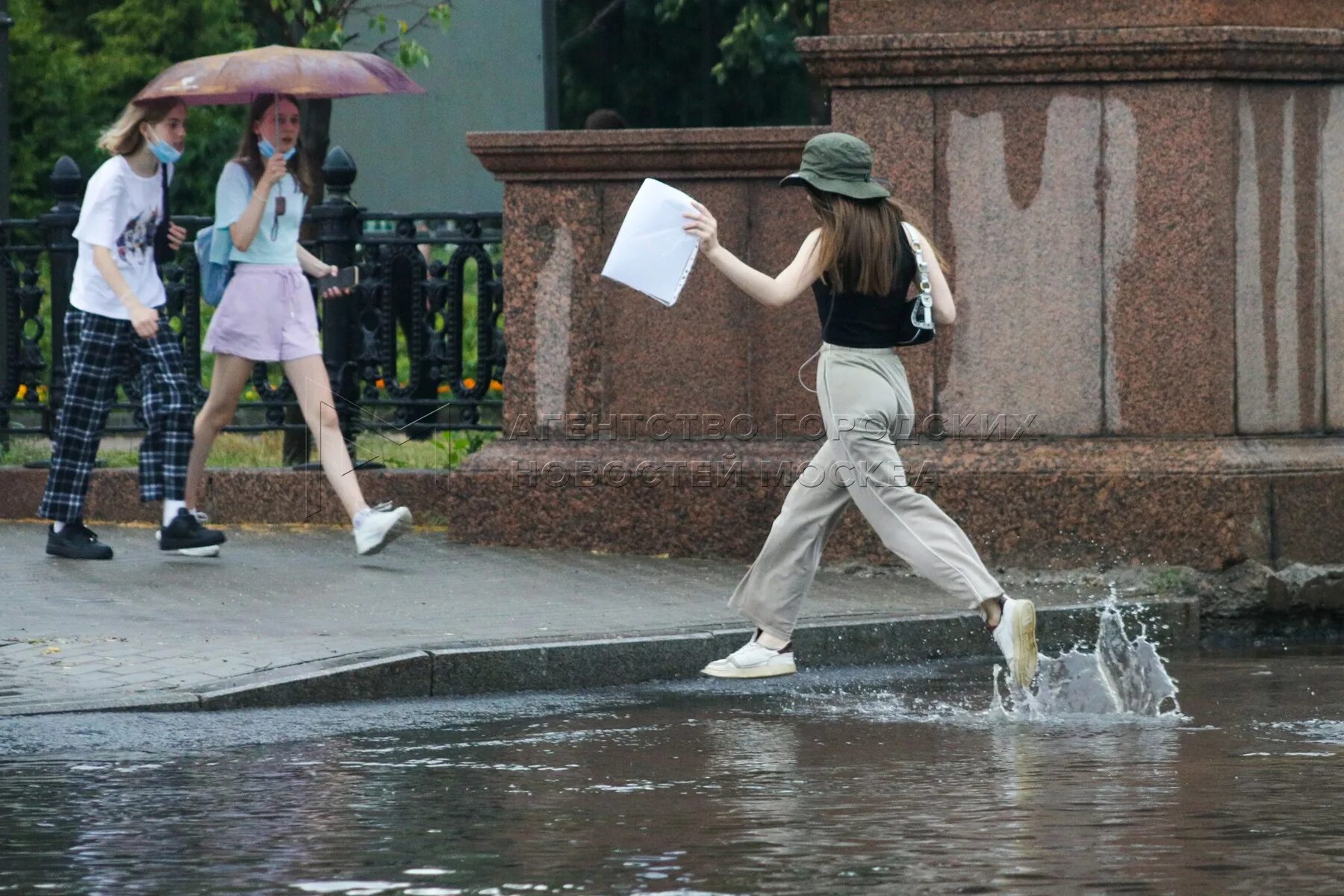 Кто такой синоптик. Москва 26 июля ливень. Ливень в Москве. Сильный дождь. Дождь в Москве.