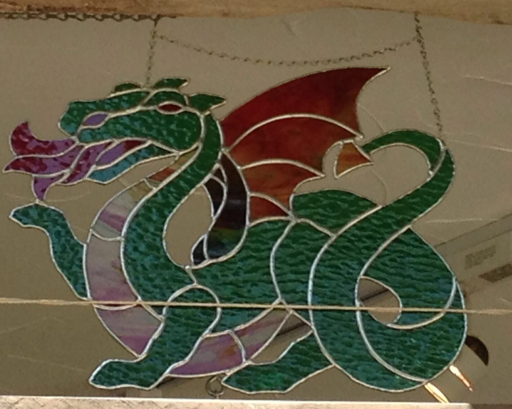 Тиффани витраж дракон. Дракон из мозаики. Декоративные украшения дракон витраж. Пэчворк дракон.