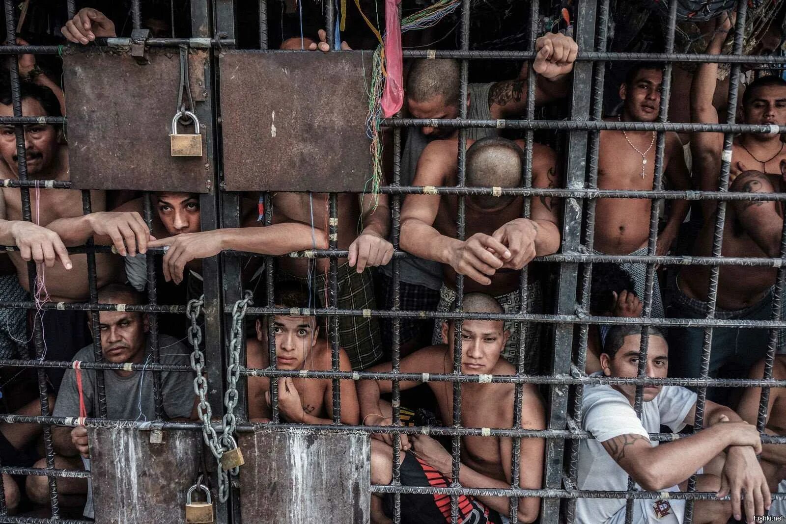Тюрьма Банкванг Таиланд. Сальвадор, тюрьма Сьюдад Баррио. Тюрьма в Тайланде Банг Кванг.