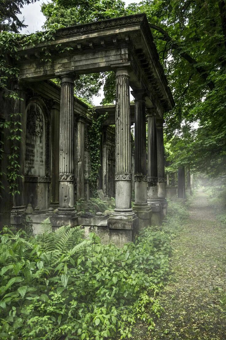 Готический стиль в ландшафтном дизайне. Сад в мавританском стиле. Готический сад. Готика в ландшафтном дизайне. Готический сад.