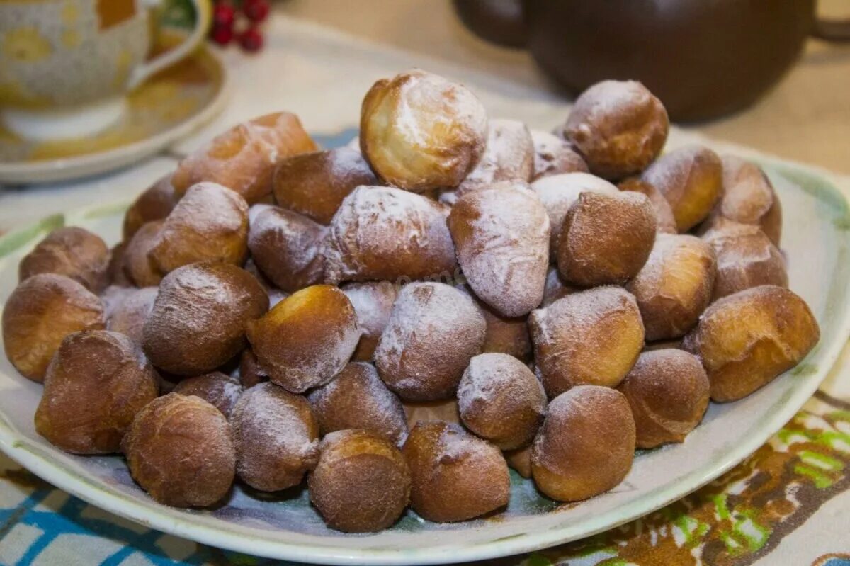 Казахская выпечка баурсаки. Борсоки киргизское. Боорзак тувинский. Казахская кухня бауырсак. Боорзак тувинский рецепт.