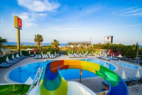 Side wing hotel