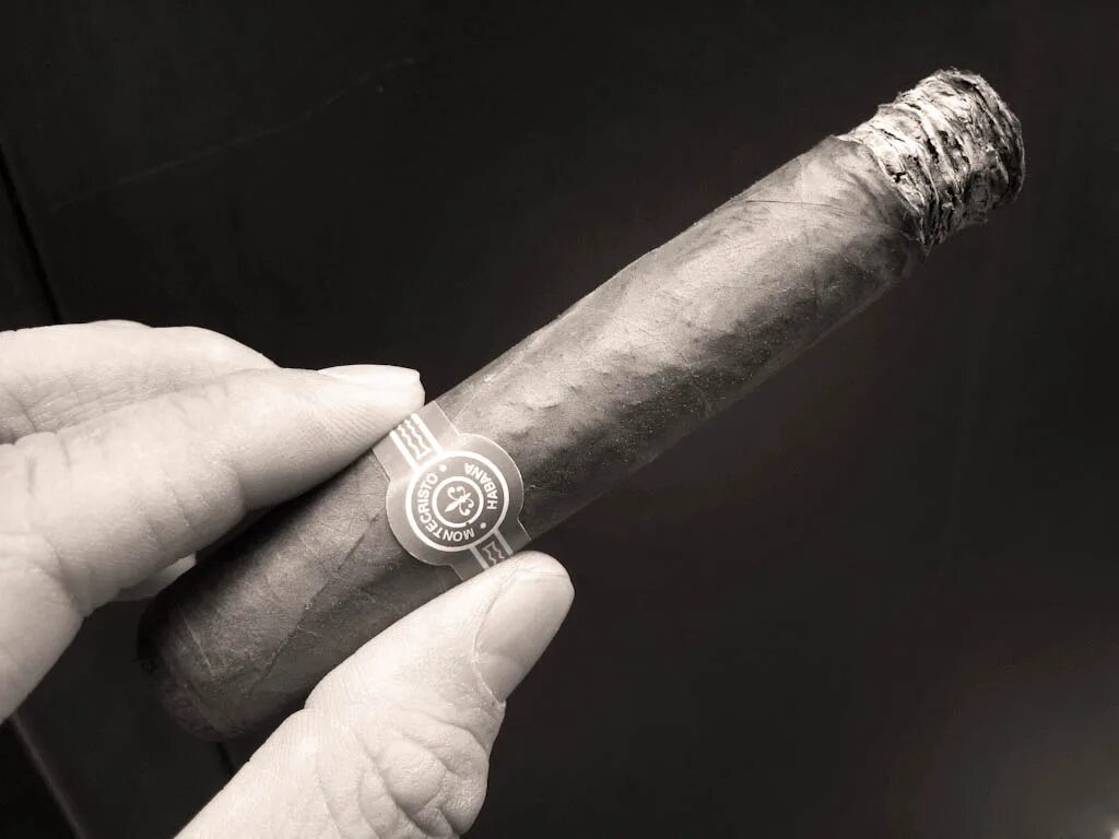 Как выглядит сигара. Креативная сигара. подготовленная сигара. мк кручение сигар. сигара размером с палец.