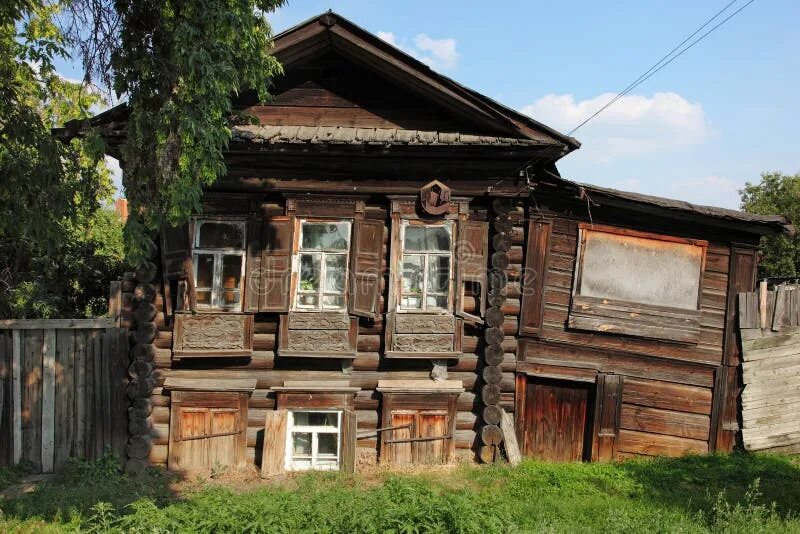 Тюменская домовая резьба. Деревянное зодчество тюмени усадьба колокольниковых тюмень. Тюмень памятники деревянного зодчества тюмень. Сибирские дома тюмень. Деревянное зодчество архитектура сибирь.