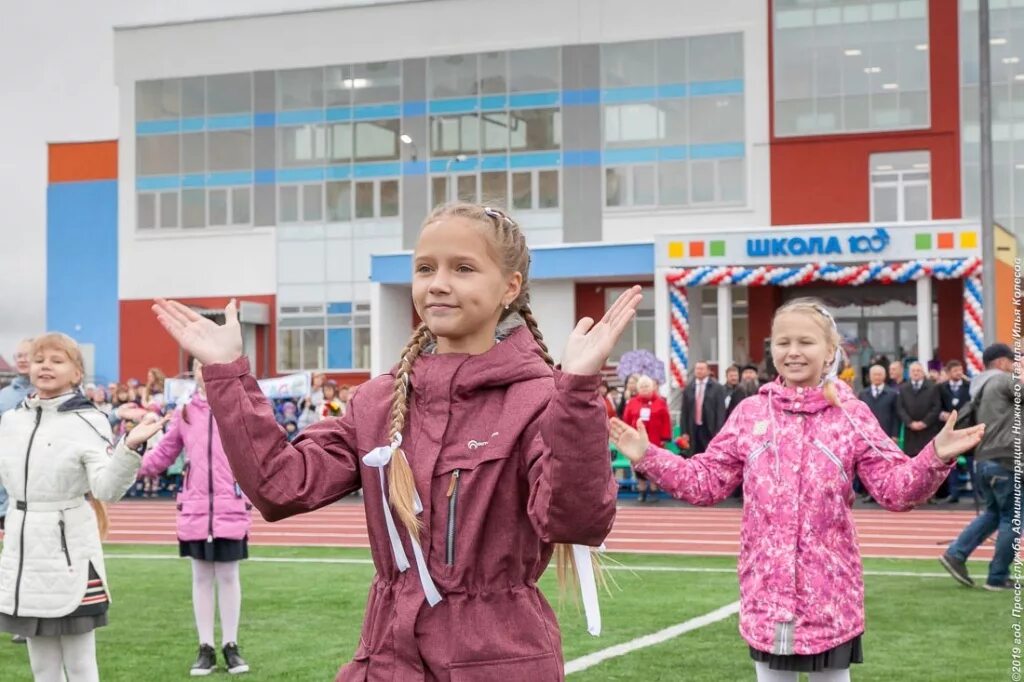 80 школа новая. Школа 100 нижний тагил. учителя 100 школы нижний тагил. 100 школа нижний тагил внутри.