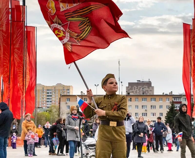 Празднование дня Победы. Празднование 9 мая в России. С праздником 9 мая. День Победы праздничная программа.