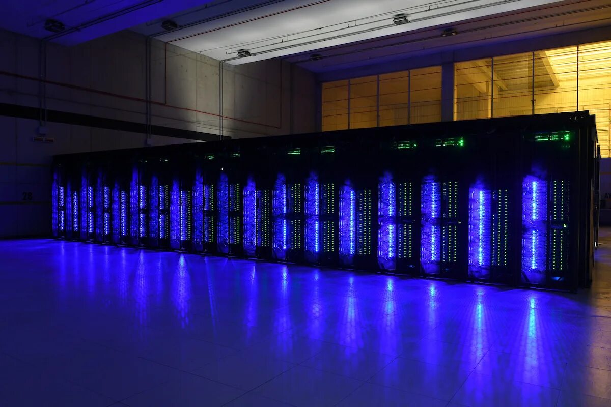 Самая мощная компания. Суперкомпьютеры hpc5. Суперкомпьютер (supercomputer). Скиф МГУ суперкомпьютер. Суперкомпьютер Blue Gene/l.