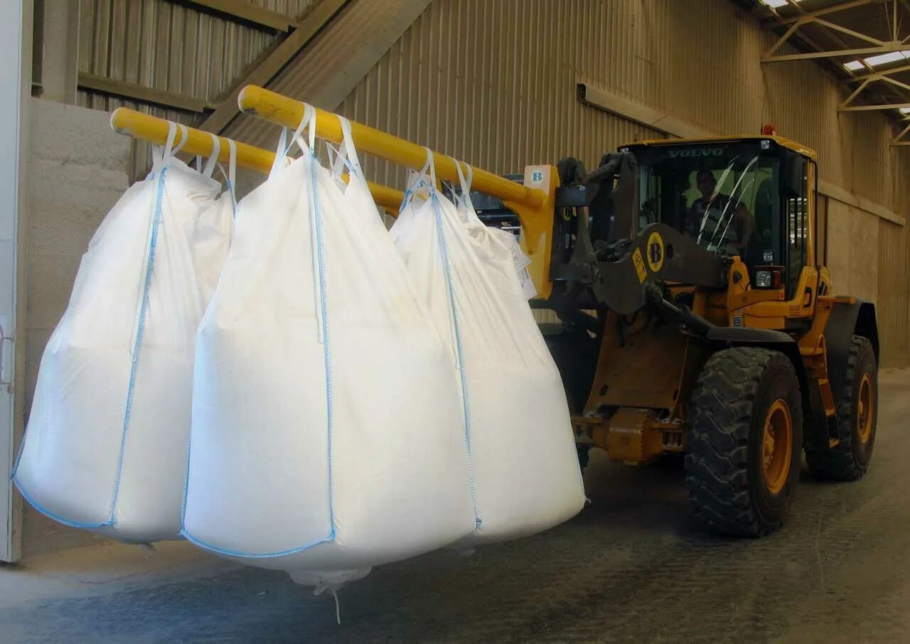 Погрузка сыпучих грузов. Биг-бэг 1 тн. Big Bag мешки 1000 kg. Упаковка в Биг бэги. Биг-бэг смесь универсальная м300.