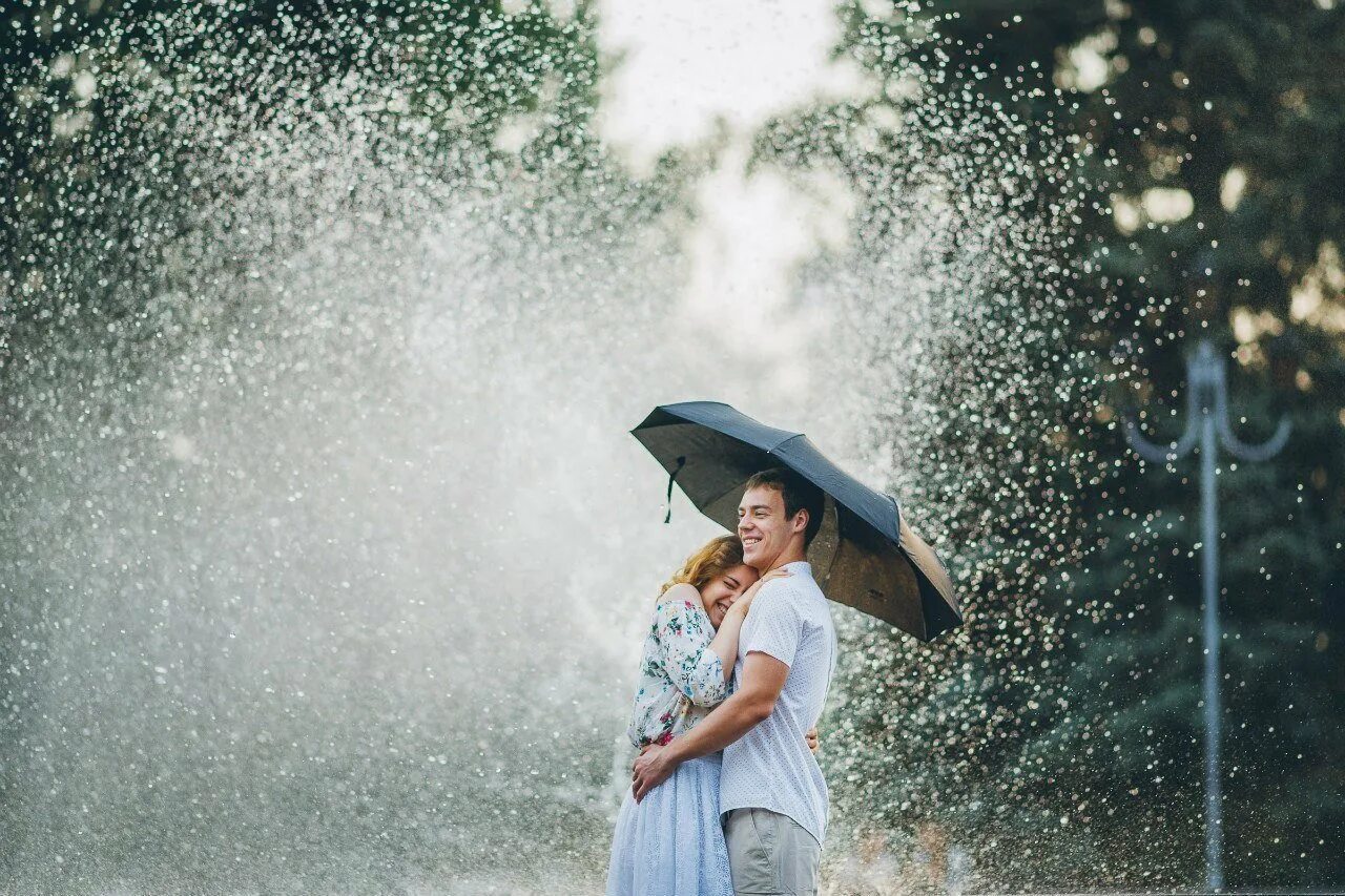 Под дождем. Счастье под дождем. Влюбленные под дождем. Фотосессия под дождем. Дождь без перерыва