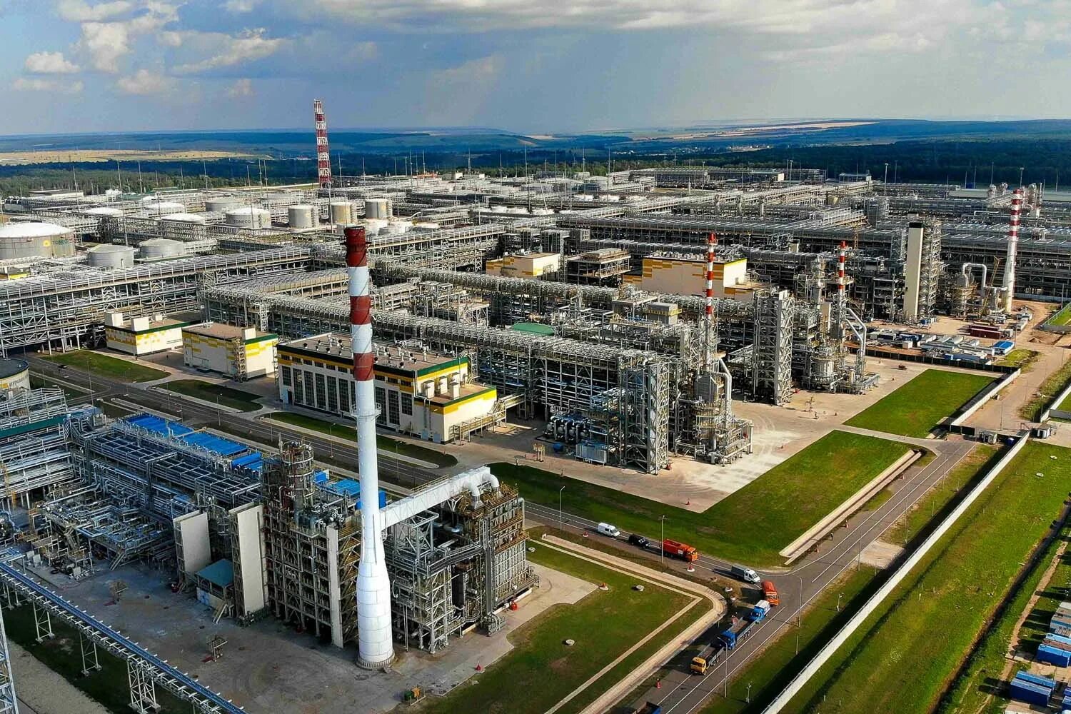 Самый крупный нефтеперерабатывающий завод. Танеко нижнекамск. нефтеперерабатывающий комплекс танеко. город нижнекамск завод танеко. татнефть танеко нижнекамск.