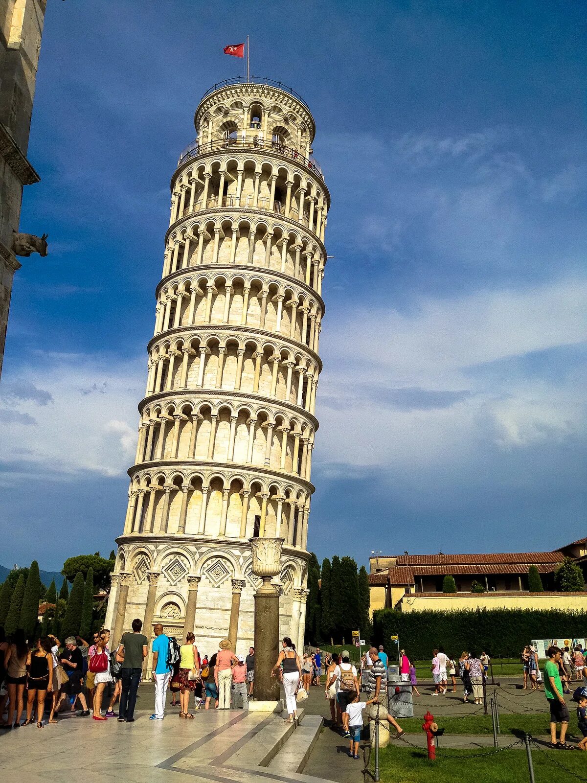Город где башня. Пизанская (Падающая) башня (Пиза, Италия). Пизанская башня Архитектор. Пизанская башня сейчас 2021. Пизанская башня в древнем Риме.