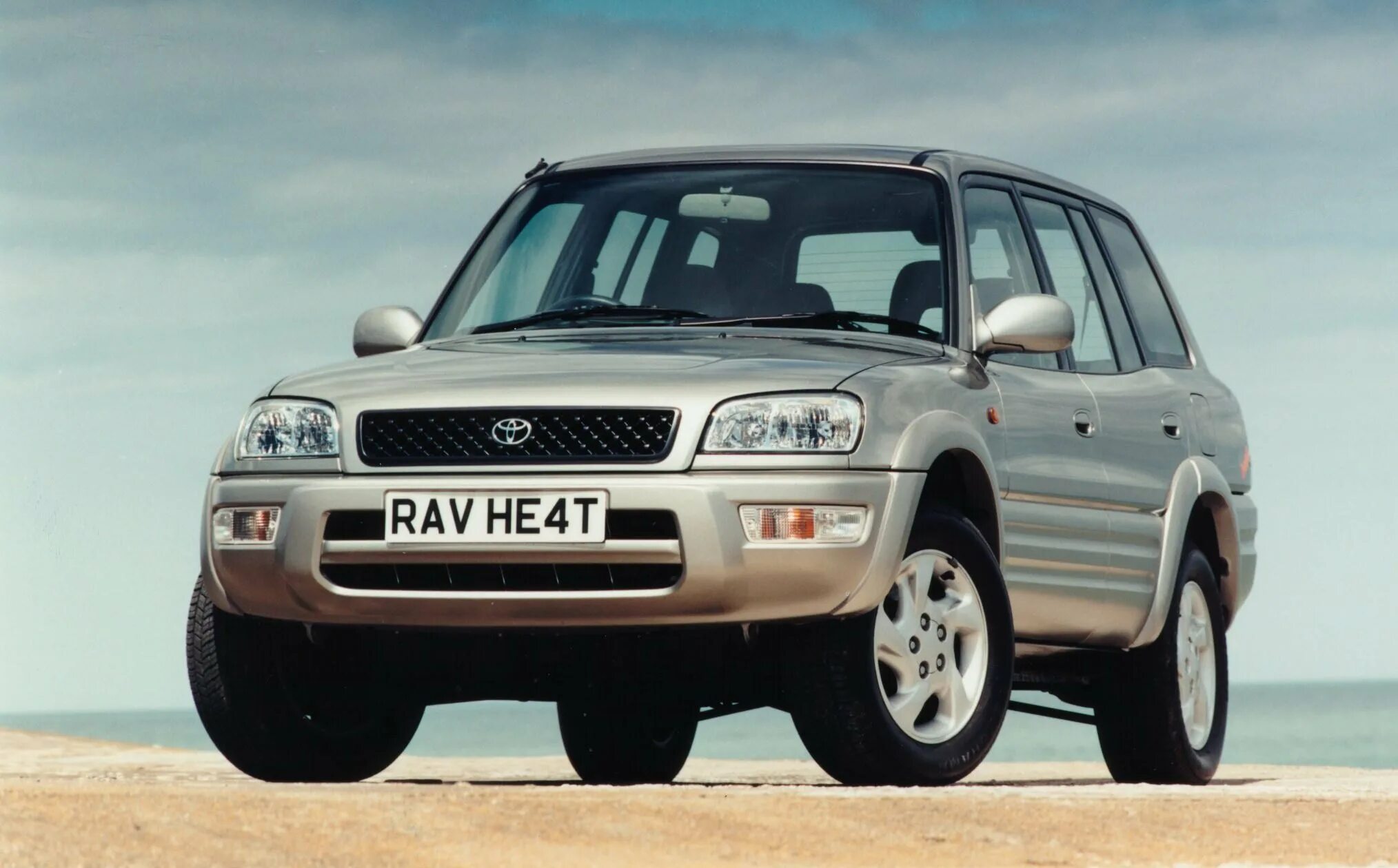 Toyota rav4 1998. Тойота рав 4 1998. Тойота рав 4 1998-2000. Toyota rav4 1 поколение.