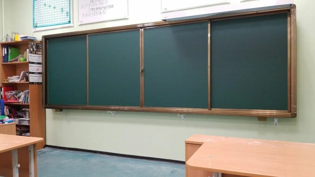 классная доска с интерактивной панелью. классная доска с интерактивной панелью. рельсовая система с классной и интерактивной доской. интерактивная доска раздвижная. классная доска с интерактивной панелью.