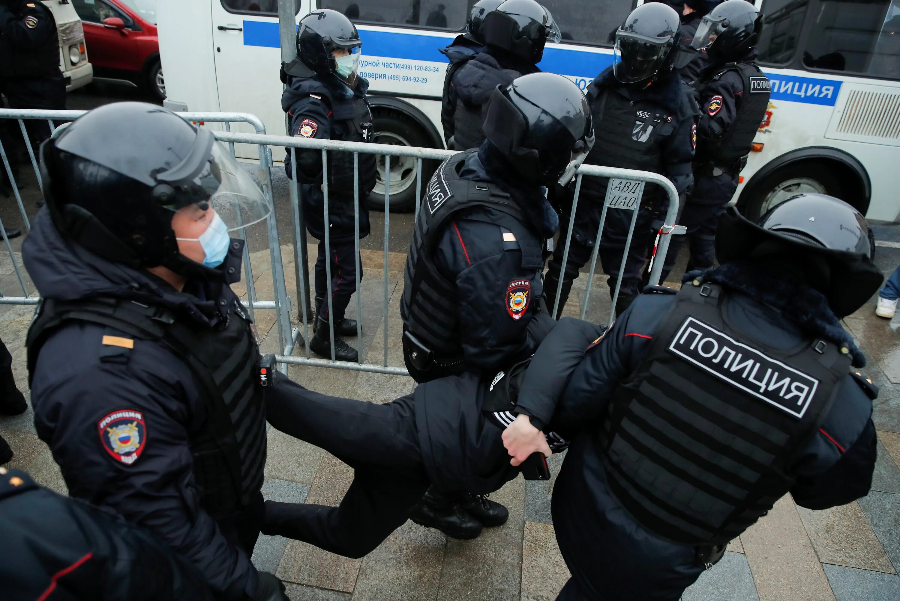 Митинги в России. Задержания на митингах против войны. Митинг 23 января 2021 задержания. Задержание на митинге Навального. Арест более