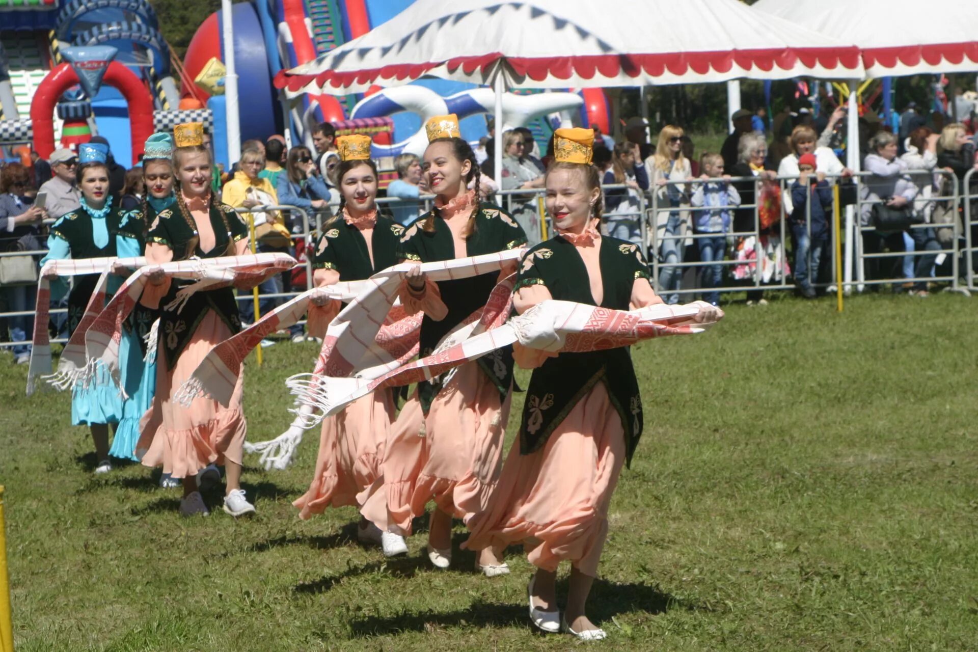 Сабантуй татарский праздник. Сабантуй сарманово. Сабантуй татарстан. Татарстан обычаи. Лошадь.