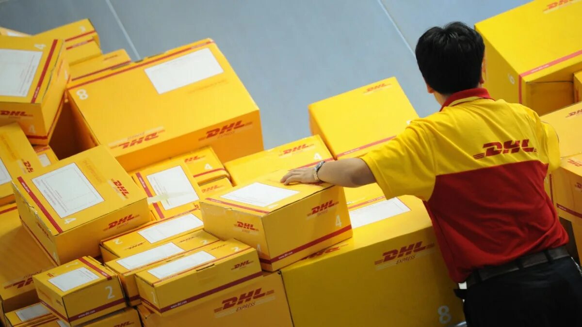 Parcel posting. Посылки ДЧЛ. DHL. DHL Германия. Ящик DHL.