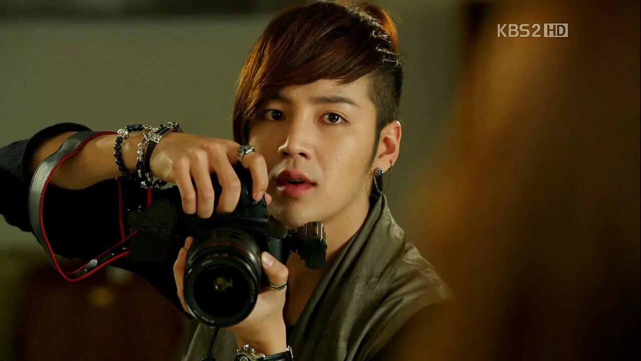 Love rain дорама русская озвучка. Jung joon-ha and nina yagi. юна и гын сок дорама. дождь любви дорама поцелуй. любовь под дождем дорама.