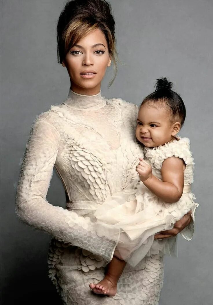 Beyonce daughter. Дочь Бейонсе. Бейонсе с дочкой. Бейонсе с дочкой 2013. Руми дочь Бейонсе.