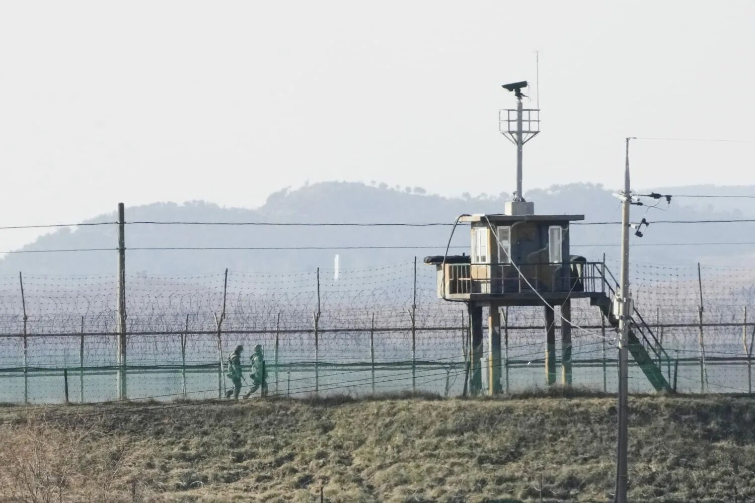 Кндр сухопутная граница. Российско-корейская граница. Северная корея и южная корея граница. Демилитаризованная зона кндр. Кндр сухопутная граница.