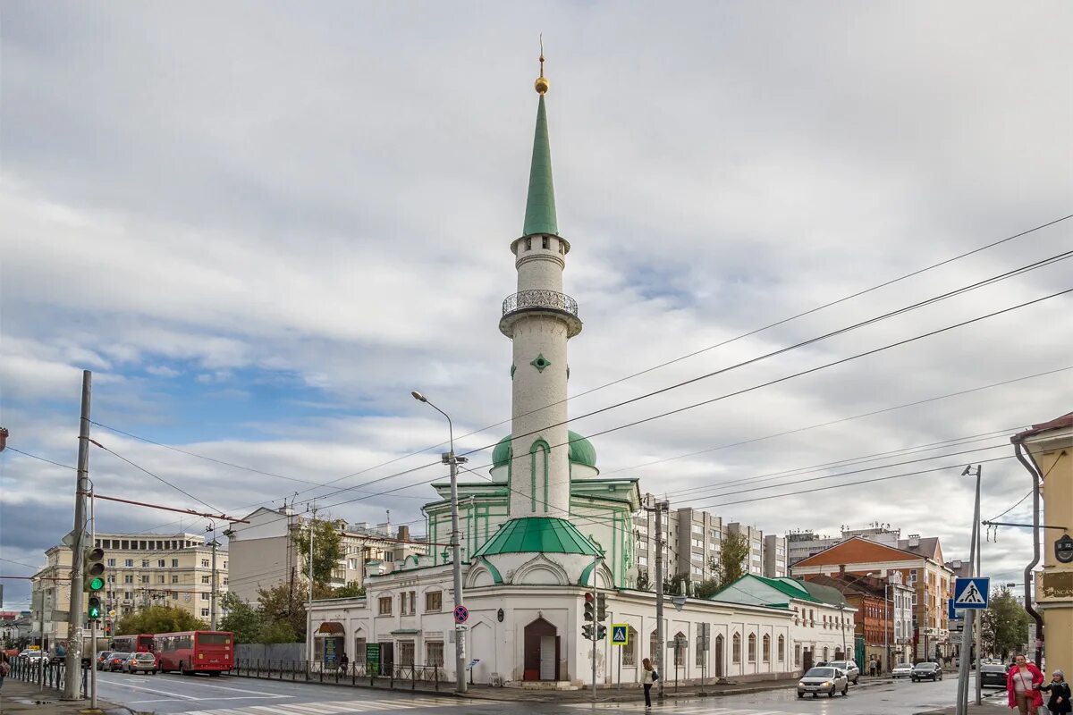 Ул татарская казань. Азимовская мечеть Казань. Мечеть Нурулла. Мечеть Нурали Казанское ханство. Соборная мечеть Киров.