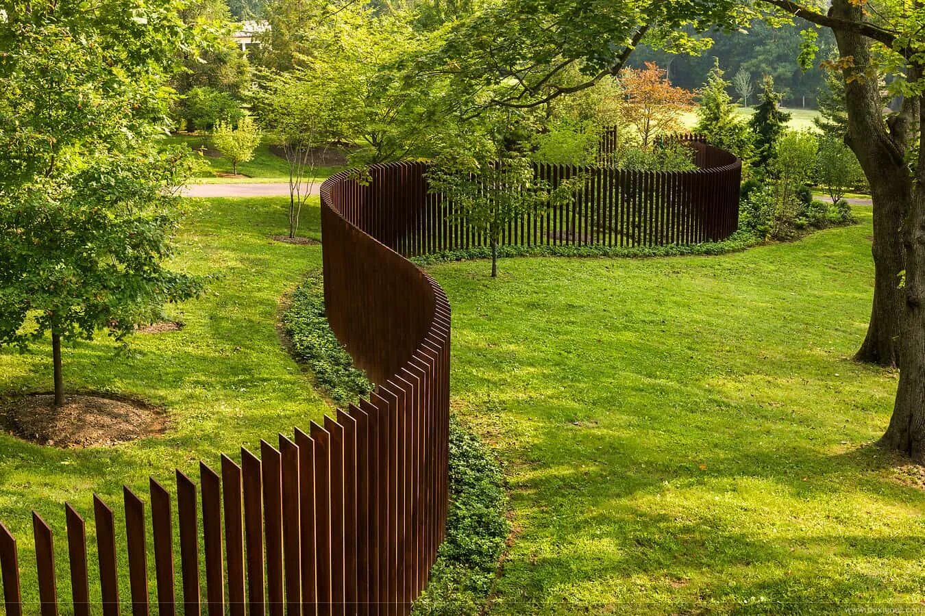 Бэкярд в Англии ограждение. Красивый забор. Красивый деревянный забор. Красивые заборы для дачи.