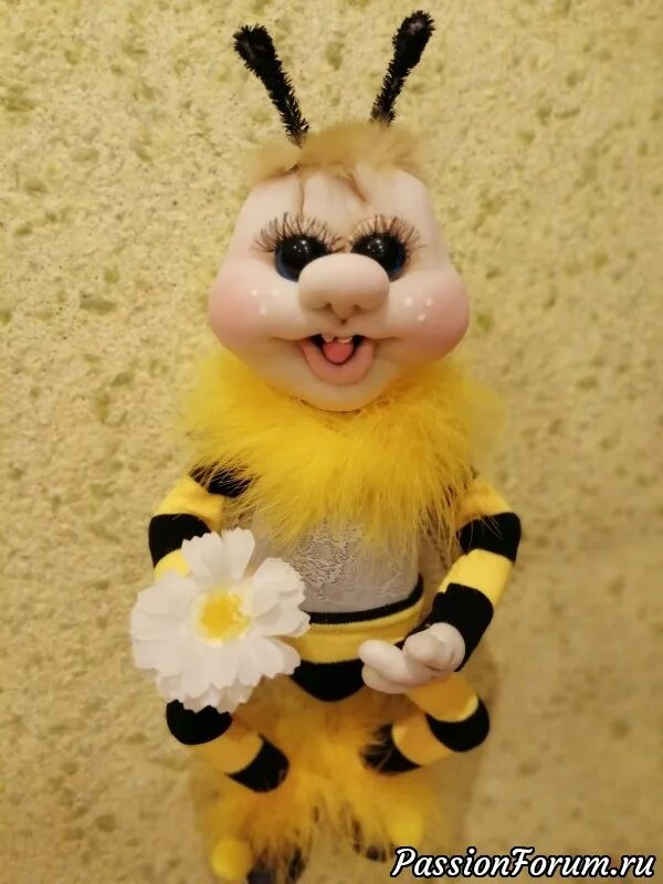 Пчелка жу жу. Пчёлка жу-жу-жу. Игрушка Пчелка жу жу. Пчёлка Жужа мультфильм.