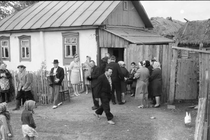 Деревни ссср 70х. Быт в деревне. Старое время видео фото. Старое время видео фото. Владивосток в 50-е годы.
