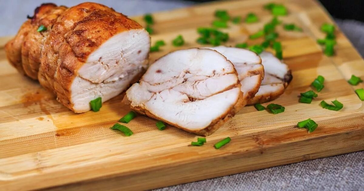 Куриная грудка пастрома. Рецепт куриной грудки для бутербродов. Рецепт куриной грудки для бутербродов. Рецепт куриной грудки для бутербродов. Бутерброды из копчёной грудки.