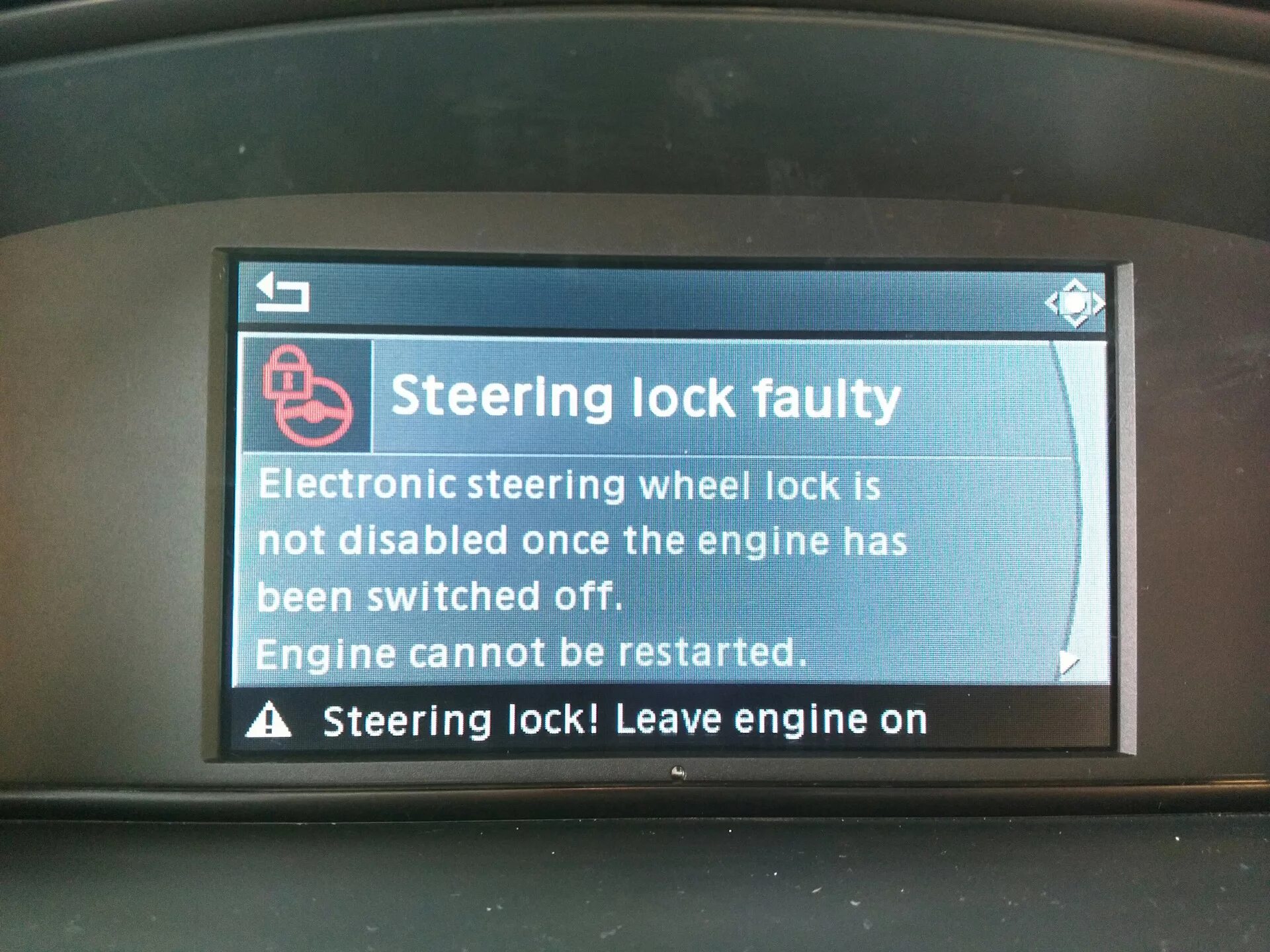 Power steering faulty. Steering wheel lock мерседес ошибка. steering not locked. что за ошибка ди блокираторовка руля. steering not locked перевод.