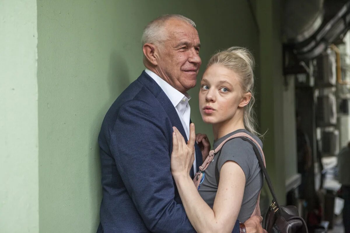 люби их всех сюжет. алена михайлова в фильме люби их всех. люби их всех сюжет. алена михайлова сериал в клетке. сериал люби их всех.