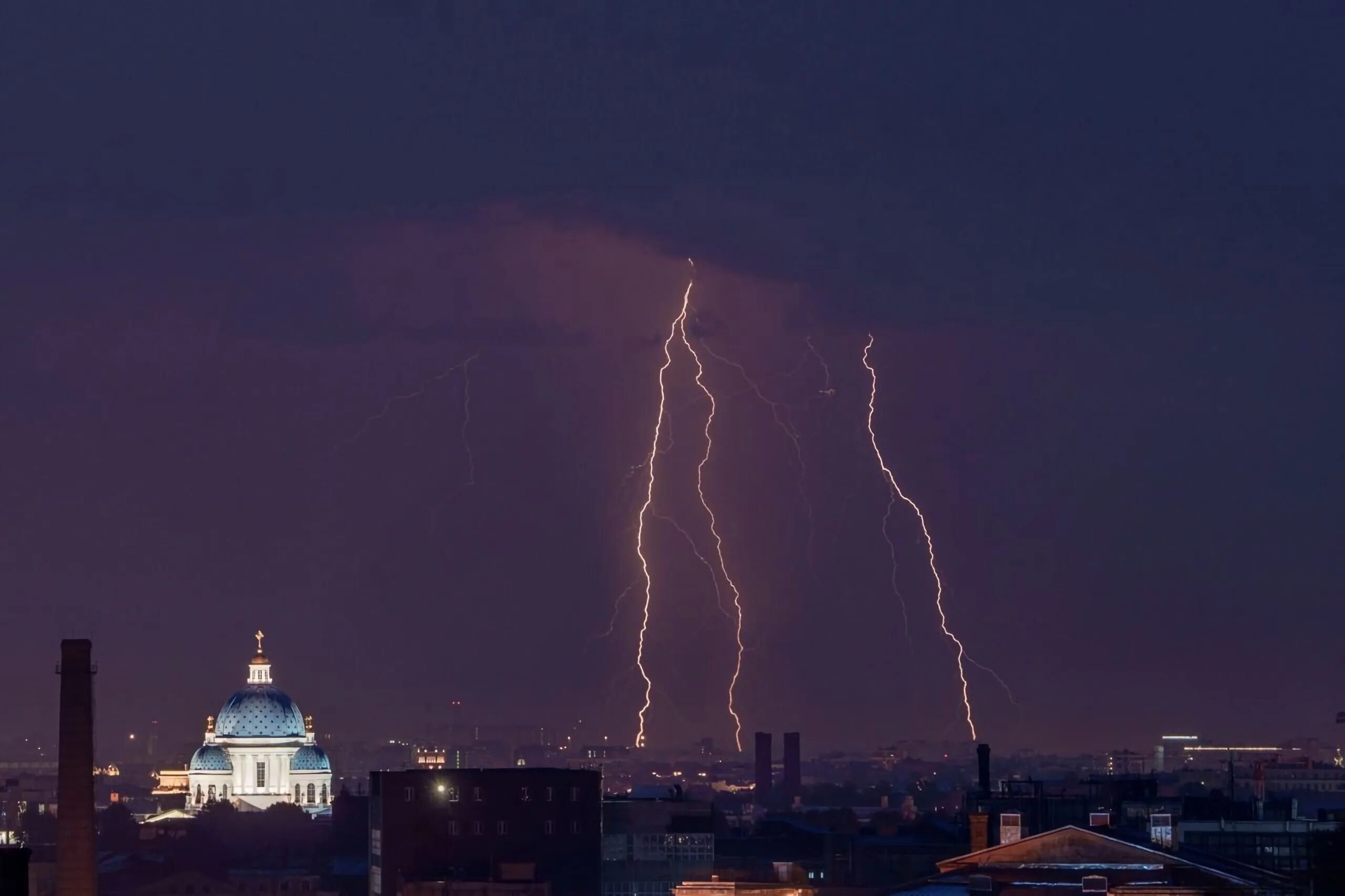 Гроза в спб. Ночная гроза. Гроза в Санкт-Петербурге. Гроза ночью.