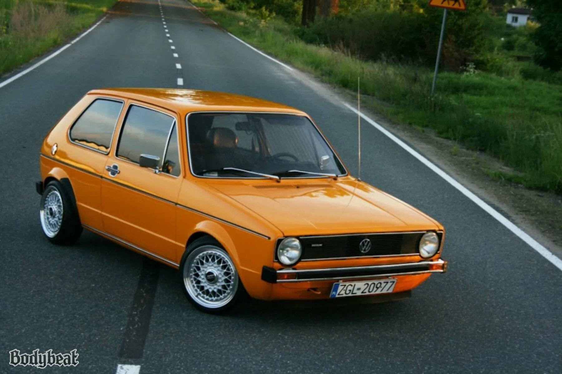 Фольксваген старый. Vw golf mk1 yellow. Фольксваген старый. 3 1984. Фольксваген гольф 80.