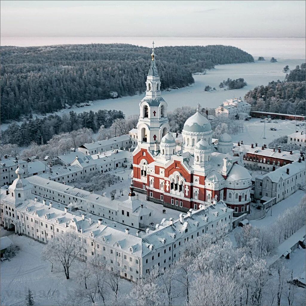 Озеро бохинь зимой. Ипатьевский монастырь кострома зима. Свято-троицкого ипатьевского монастырь зима. Посетить зимой. Зимний суздаль город 2021.
