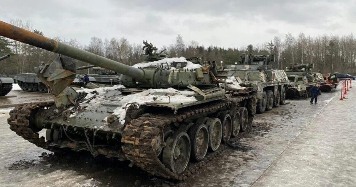 Подбитая техника спб. Танк т90 прорыв. Прорыв блокады Ленинграда танки.