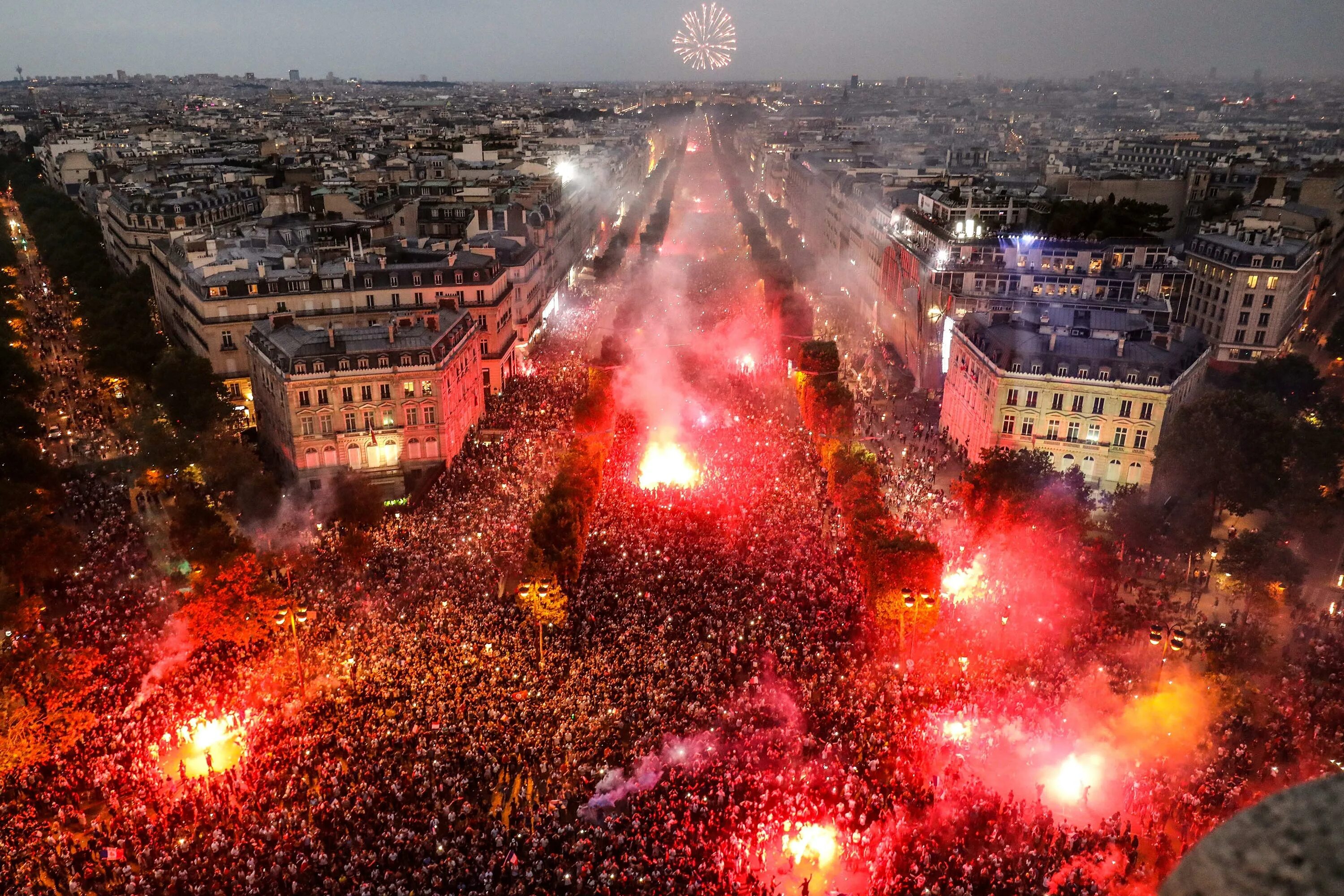 Массовые беспорядки во Франции (2005). Погромы во Франции 2005 года. French celebration