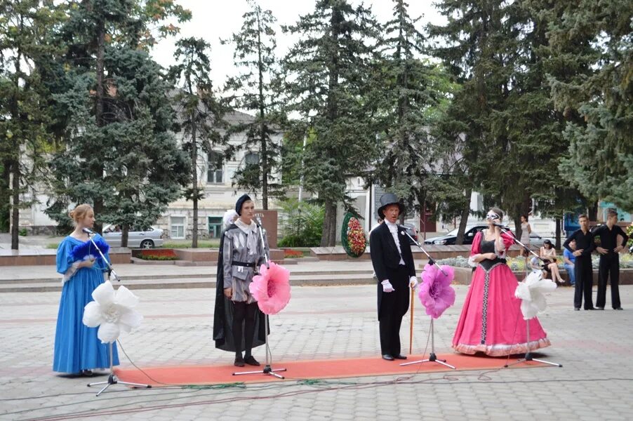 ДК на Луначарского Георгиевск. Городской дворец культуры Георгиевск. ДК АРЗИЛ Георгиевск. Георгиевск ДК Чугурина. Дк георгиевск