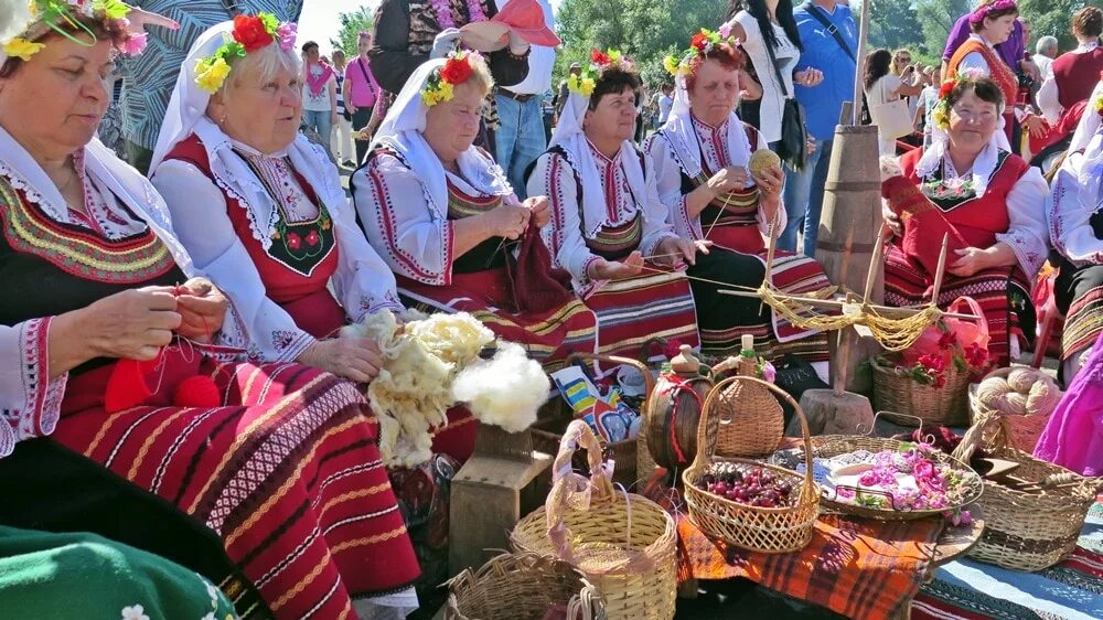 Болгарские праздники. Пасха в Болгарии. Болгария традиции. Пасха в Болгарии традиции. Какой праздник в болгарии