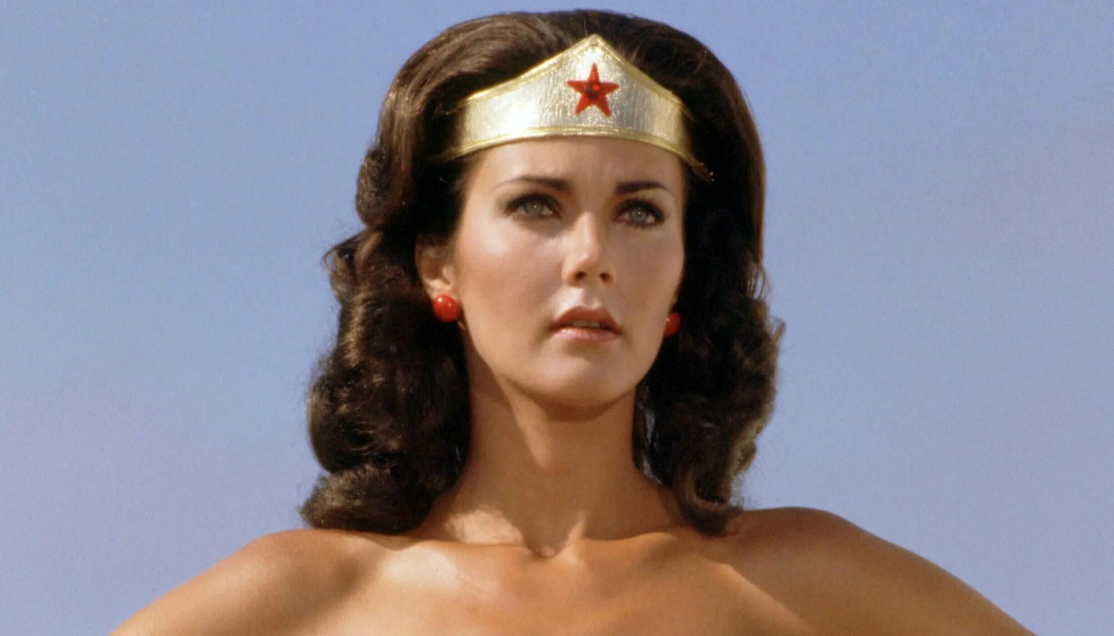 фамилия актрисы сыгравшей чудо женщину 5