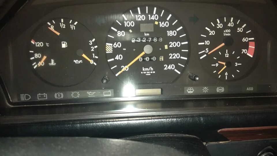 Приборка мерседес 124. Панель mercedes 124. Приборная панель mercedes 124. Приборка мерседес 124. Приборная панель мерседес 124 дерево.