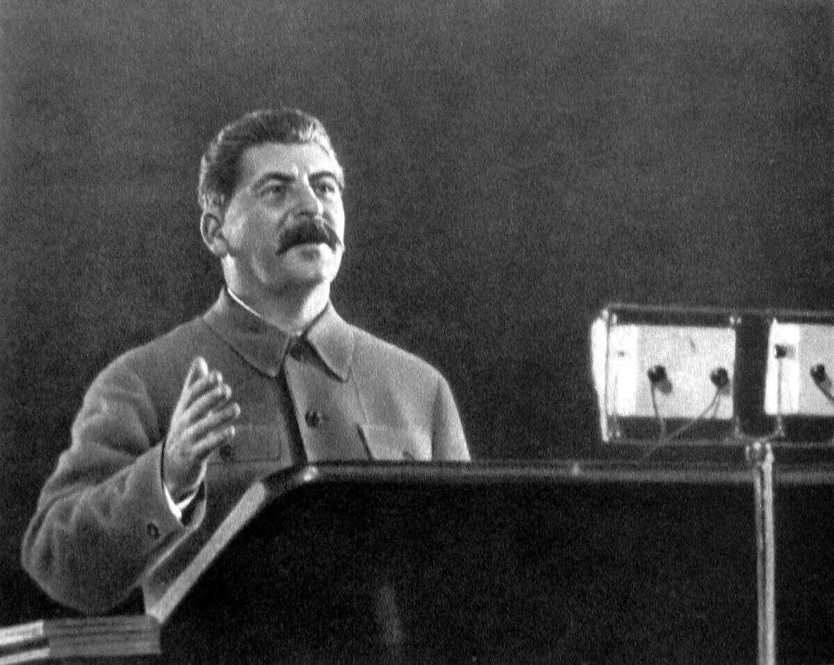 Тегеранская речь сталина. Речь сталина. Сталин на выступлении маяковского. Сталин иосиф виссарионович на съезде. Рузвельт 1944.
