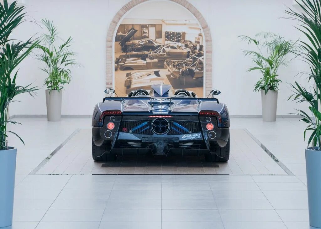 Pagani zonda barchetta. Pagani zonda barchetta. Пагани зонда барчетта. Pagani huayra. Самая дорогая пагани в мире.