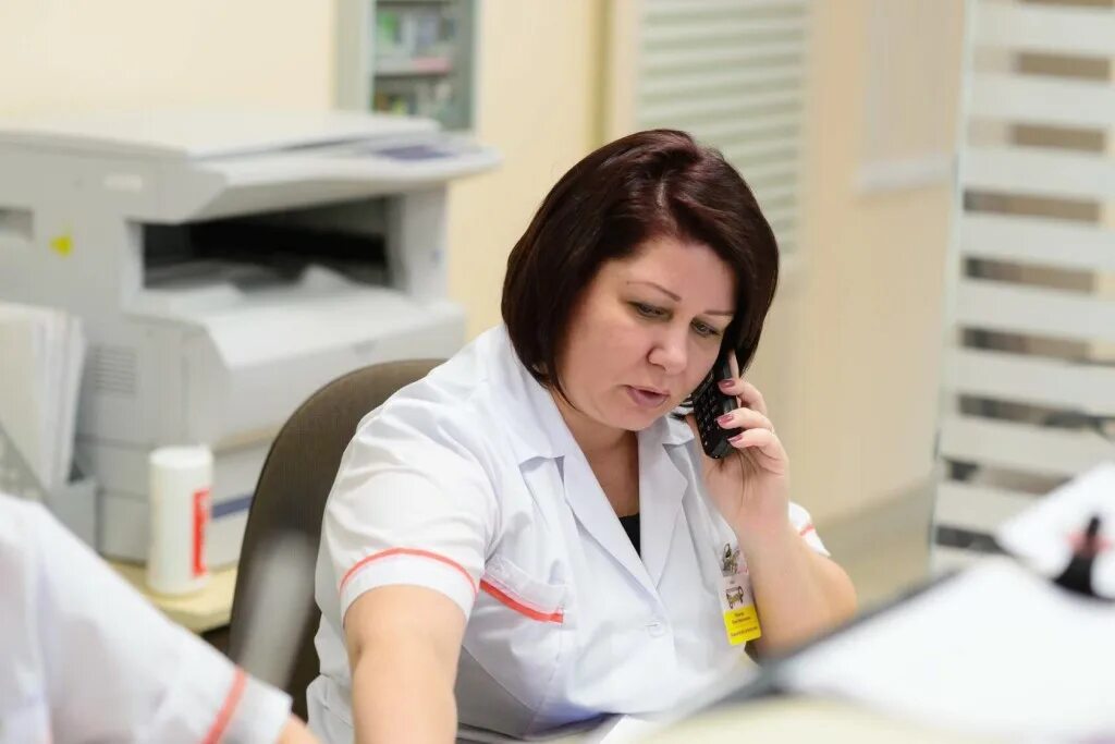 Фармацевтический рынок. Администратор медицинского центра. Вакансия администратор. Витамедика в екатеринбурге мамина сибиряка. Медицинский кассир.