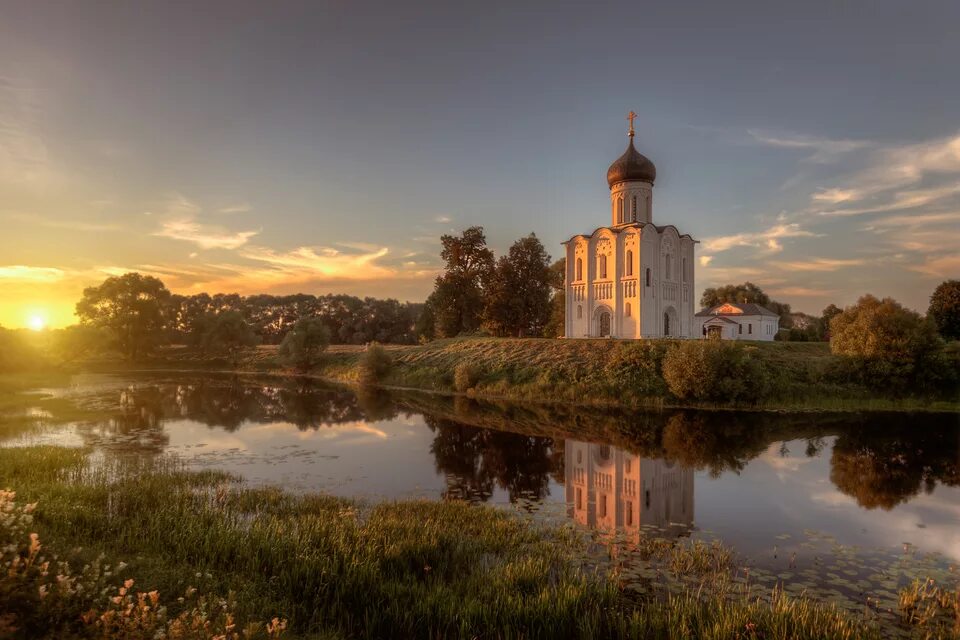 Церковь на нерли какой век. Храм на Нерли во Владимире. Церковь Покрова Богородицы на реке Нерль.